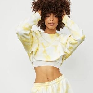 NWT Alo Yoga Tie-Dye Extreme Crop Crew Neck Sweatshirt Buttercup White Tie-Dye